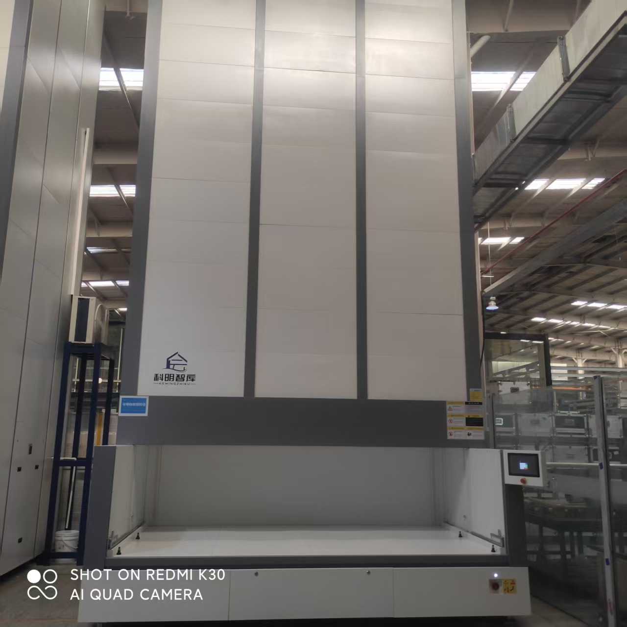 苏州仓储智能立柜厂家分享：垂直升降货柜如何让仓储空间长高