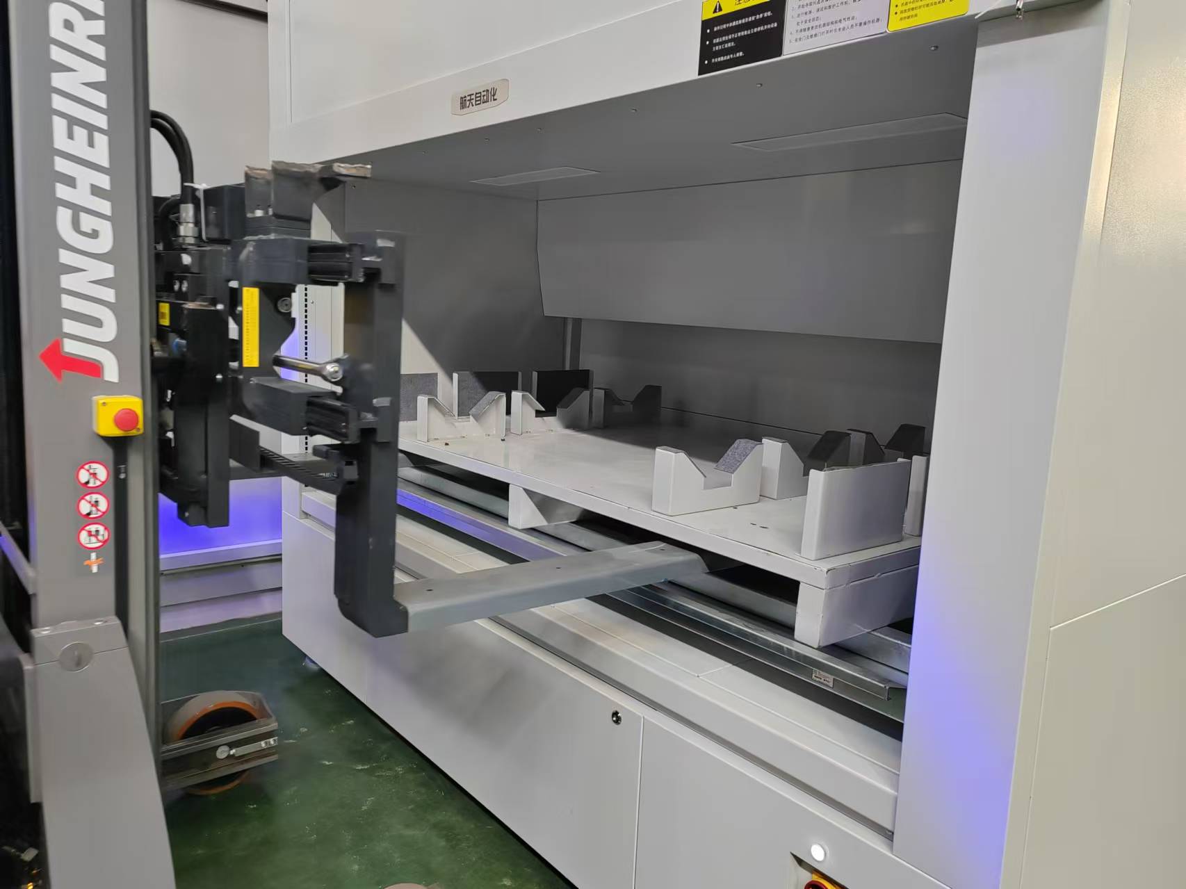 揭秘：智能垂直回转柜如何实现精准取货